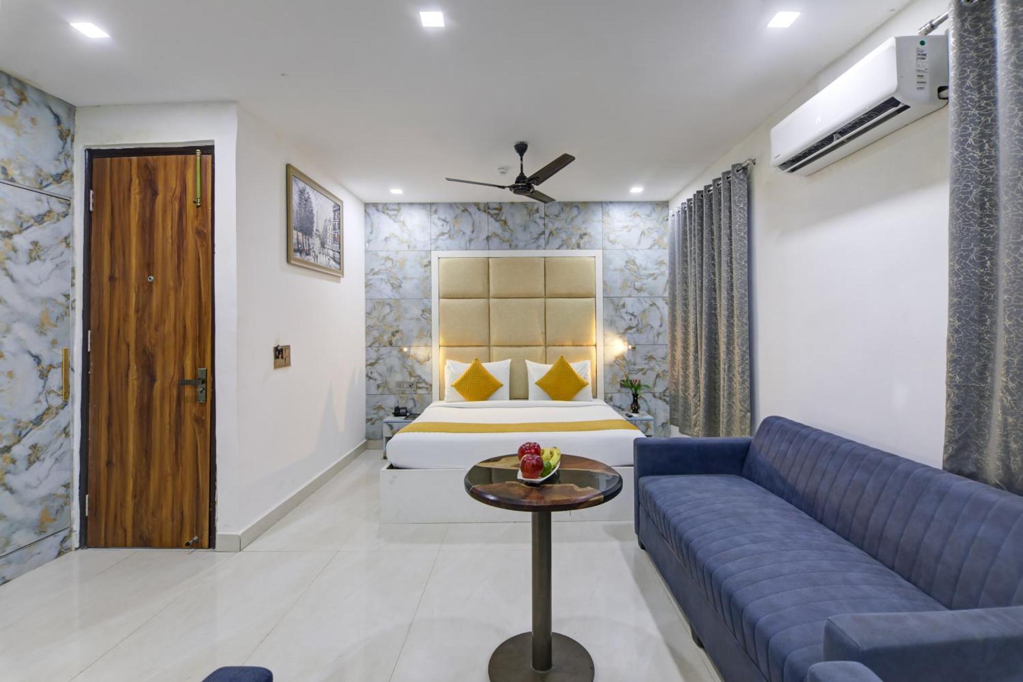 Status By Hotel The Emporio Ghaziabad Exterior foto