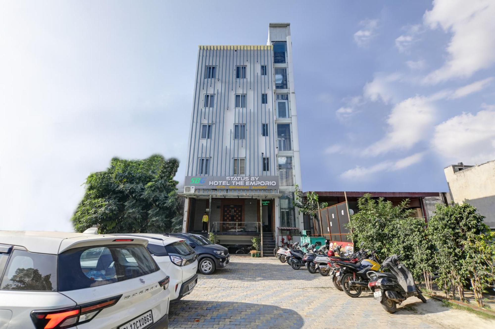 Status By Hotel The Emporio Ghaziabad Exterior foto