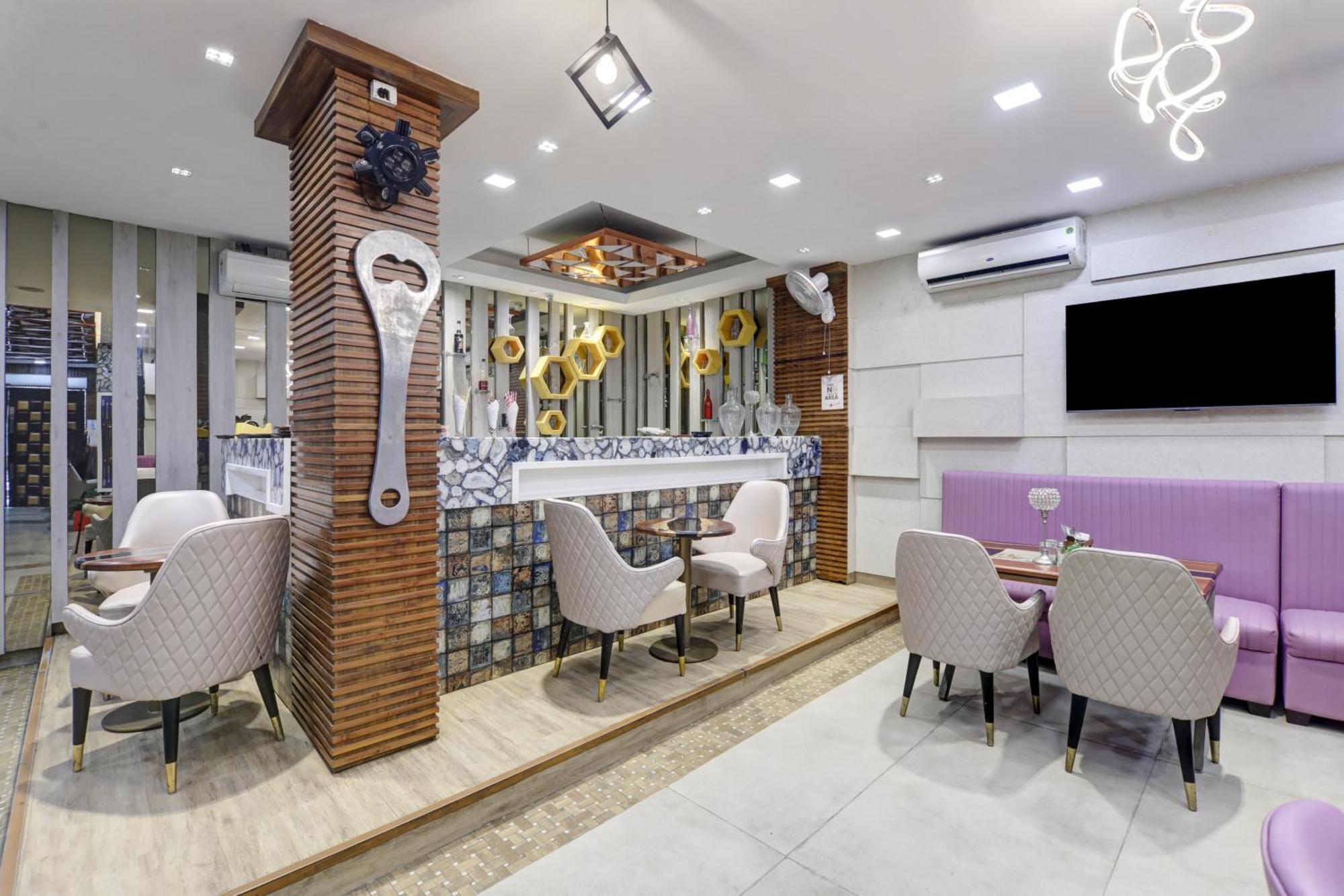 Status By Hotel The Emporio Ghaziabad Exterior foto