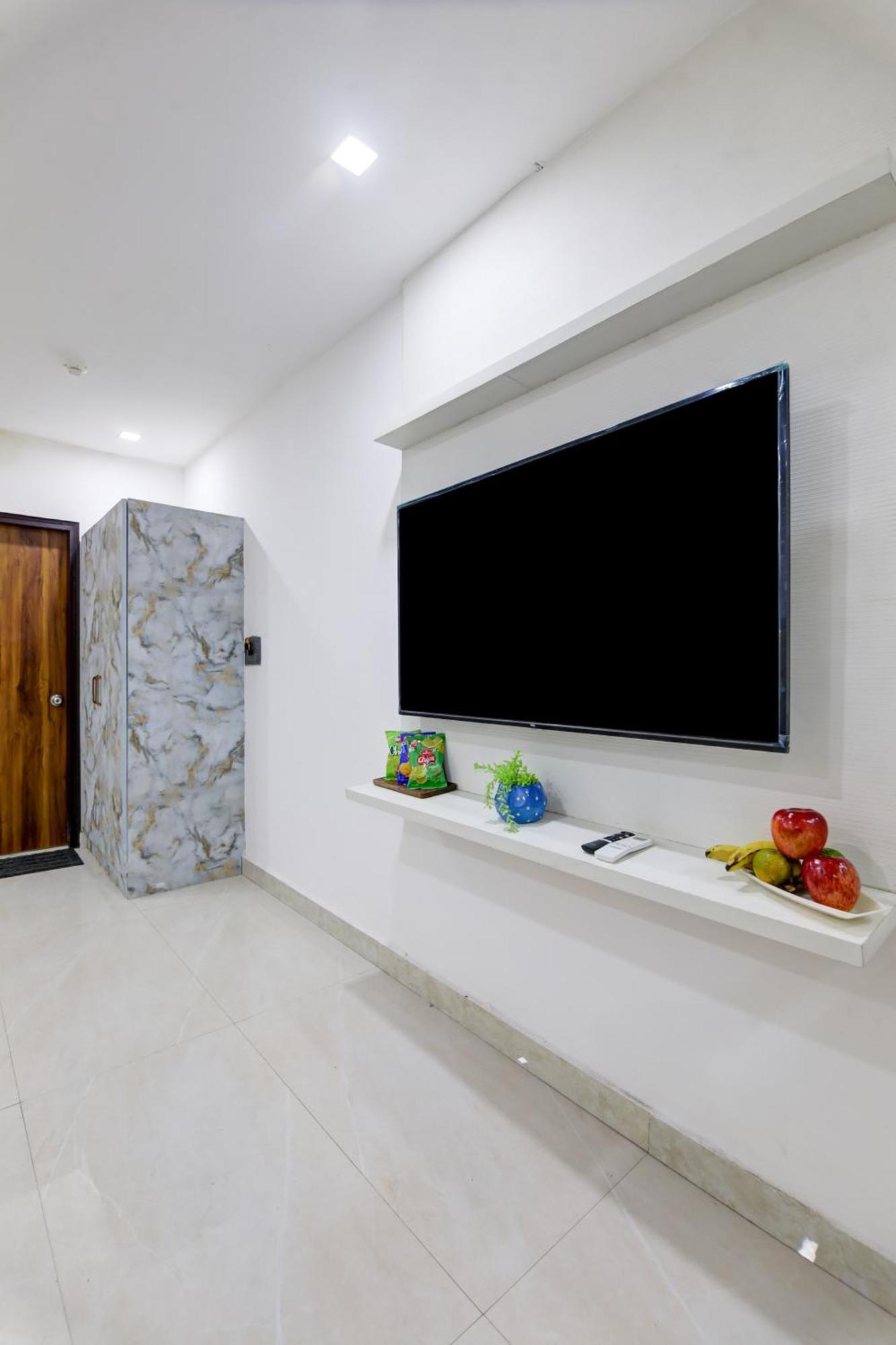 Status By Hotel The Emporio Ghaziabad Exterior foto