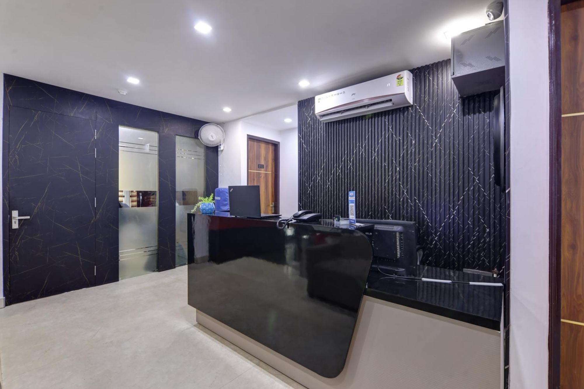 Status By Hotel The Emporio Ghaziabad Exterior foto