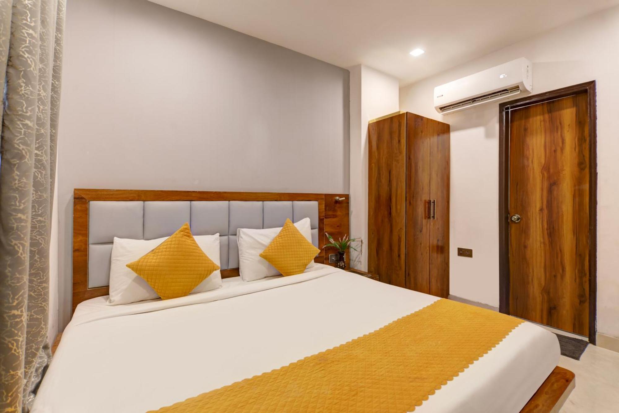 Status By Hotel The Emporio Ghaziabad Exterior foto